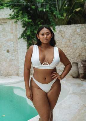 ROXY WHITE - Mirah Maja